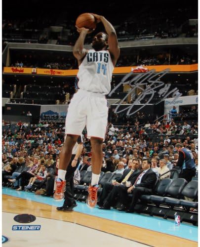 NBA Charlotte Bobcats Michael Kidd - Gilchrist Jump Shot Beyaz Forma İmzalı Fotoğraf, 8x10 inç